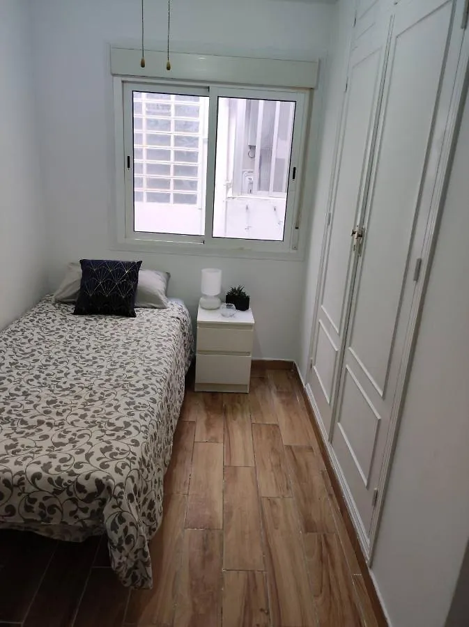 Central & Renovated 3-Bedroom Flat Malaga Apartment